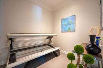 Private indoor tanning facility